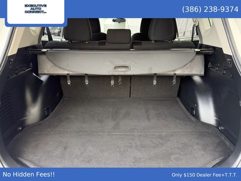 Used 2017 Toyota RAV4 LE FWD image 9