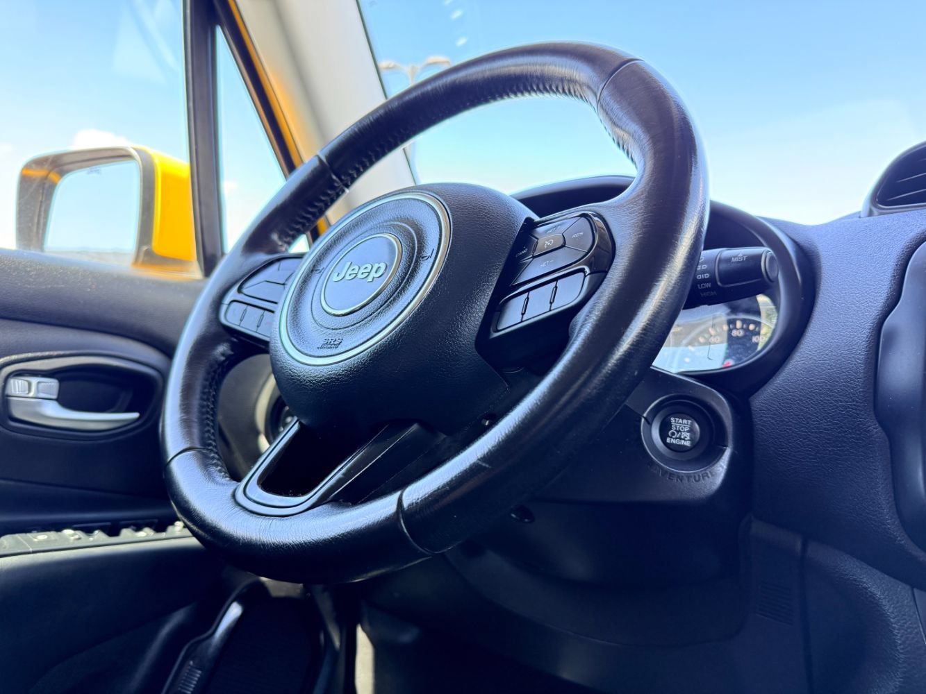 Used 2017 Jeep Renegade Altitude AWD/4WD image 10