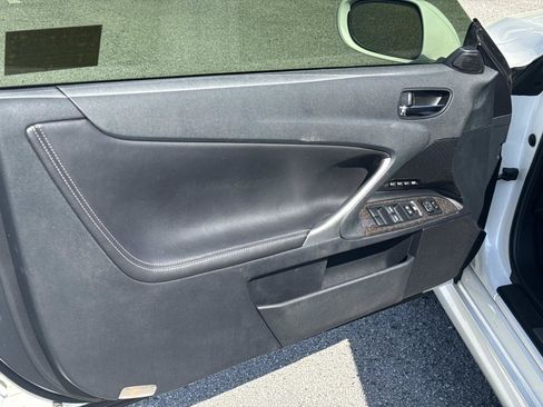 Used 2014 Lexus IS 250C w/ Luxury Package RWD image 11
