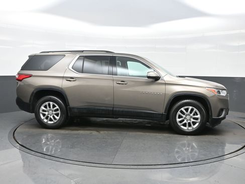 Used 2020 Chevrolet Traverse LT image 7