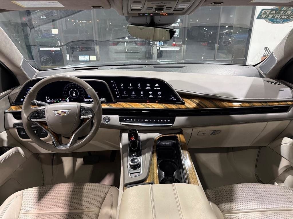 Used 2021 Cadillac Escalade Premium Luxury Platinum AWD/4WD image 21