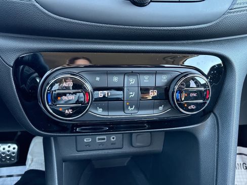 Used 2023 Buick Encore GX Select w/ Sport Touring Package image 17