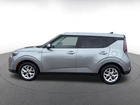 Used 2025 Kia Soul LX w/ LX Technology Package FWD image 9