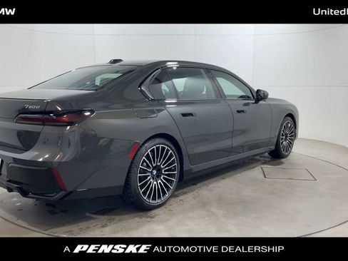 New 2026 BMW 750e xDrive w/ Premium Package image 8