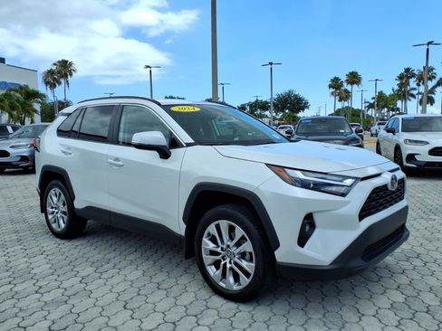 Used 2024 Toyota RAV4 XLE Premium w/ Weather Package AWD/4WD image 17