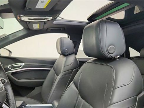 Used 2023 Audi e-tron S Prestige w/ Prestige Package image 32