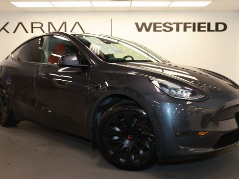 Used 2022 Tesla Model Y Long Range image 1