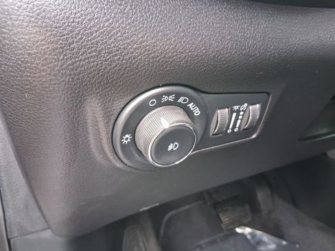 Certified 2025 Jeep Compass Limited AWD/4WD image 30
