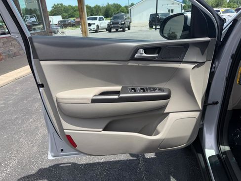 Used 2019 Kia Sportage LX AWD/4WD image 12