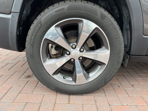 Used 2020 Jeep Cherokee Limited AWD/4WD image 13