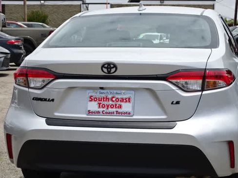 Used 2025 Toyota Corolla LE FWD image 15