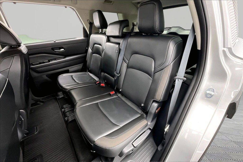 Used 2023 Nissan Pathfinder SL w/ Lighting Package (N92) AWD/4WD image 26