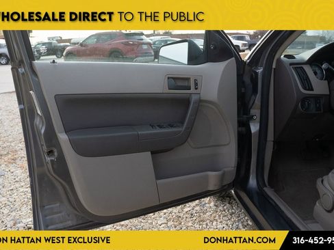 Used 2010 Ford Focus SE image 12