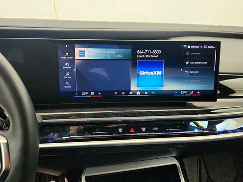 Used 2024 BMW i7 xDrive60 w/ Executive Package image 17