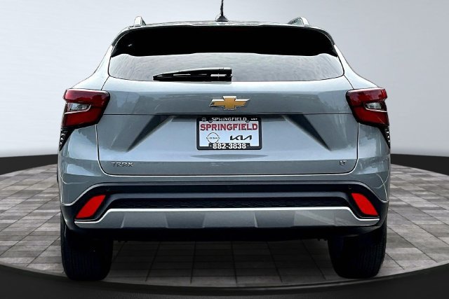 Used 2025 Chevrolet Trax LT w/ Driver Confidence Package FWD image 5