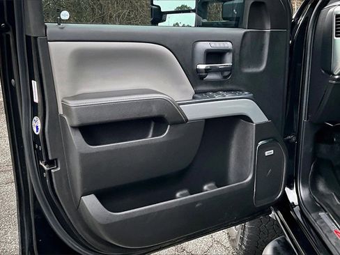 Used 2017 Chevrolet Silverado 2500 LTZ w/ Midnight Edition image 18