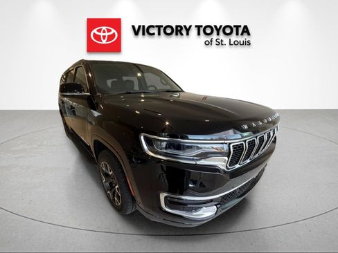 Used 2024 Jeep Wagoneer L Series III w/ Flexible Seating Group image 1