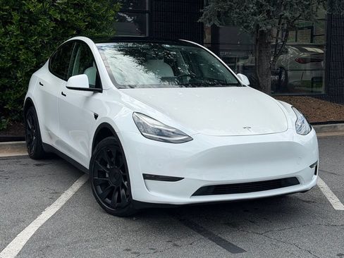 Used 2022 Tesla Model Y Long Range AWD/4WD image 7