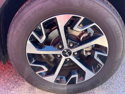 Used 2025 Kia Sportage EX FWD image 4