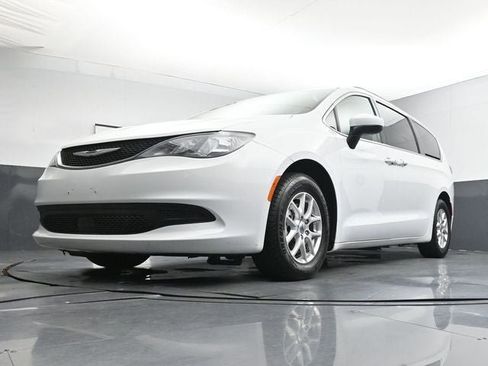 Used 2021 Chrysler Voyager Lxi FWD image 29