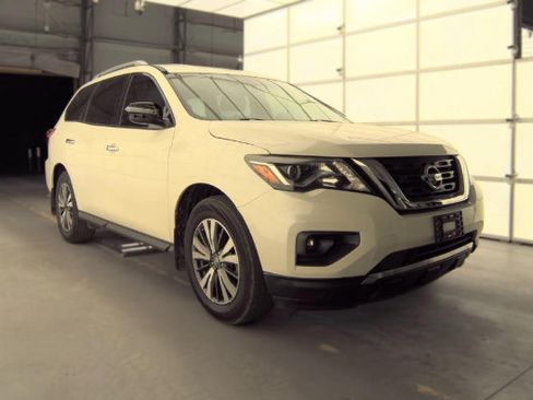 Used 2018 Nissan Pathfinder SV w/ Cargo Package FWD image 3