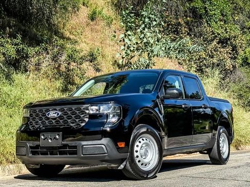 Used 2025 Ford Maverick XL image 2