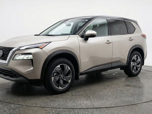 Used 2025 Nissan Rogue SV AWD/4WD image 3