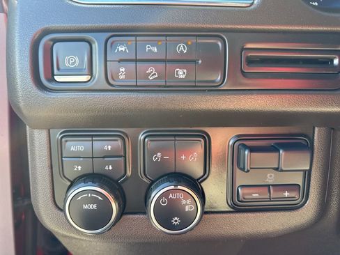 Used 2023 Chevrolet Tahoe Z71 w/ Luxury Package AWD/4WD image 58