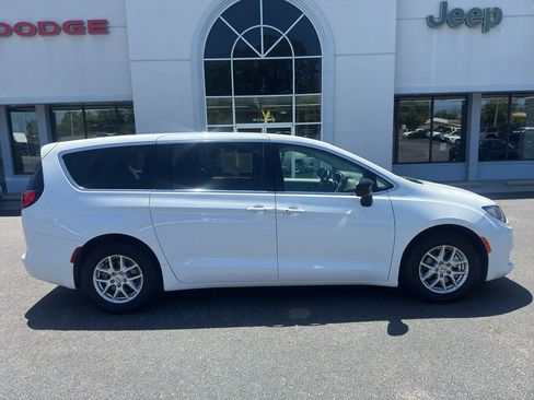 Used 2024 Chrysler Voyager LX FWD image 2