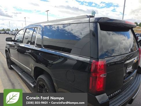 Used 2019 Chevrolet Suburban LT w/ LT Signature Package AWD/4WD image 7