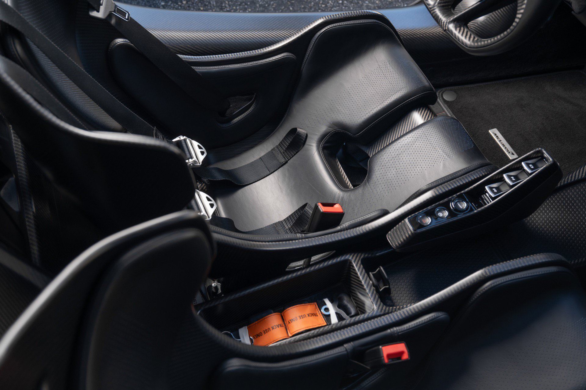 Used 2019 McLaren Senna RWD image 86