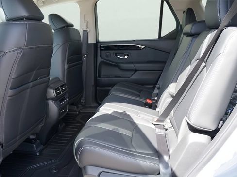 Used 2025 Honda Pilot Touring image 5