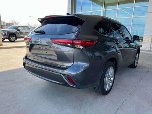Used 2023 Toyota Highlander Limited image 11