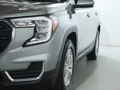 Used 2023 GMC Terrain SLE w/ Driver Convenience Package FWD image 5