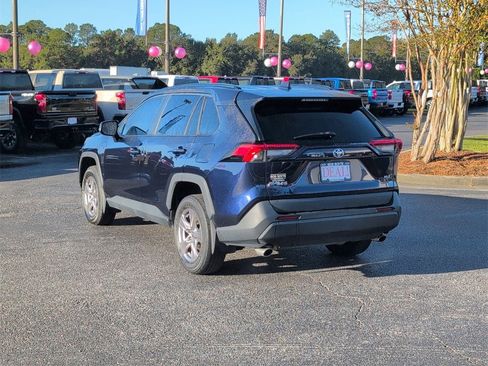 Used 2022 Toyota RAV4 XLE w/ Convenience Package image 5