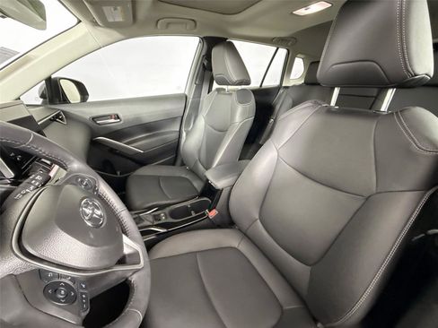 Certified 2024 Toyota Corolla Cross XLE image 6