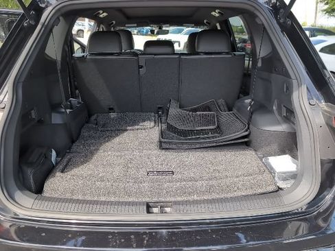 Used 2021 Volkswagen Tiguan SE R-Line AWD/4WD image 30