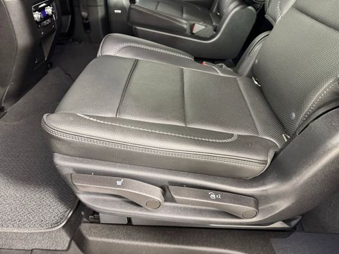 Used 2022 GMC Yukon XL Denali w/ Denali Premium Package image 29