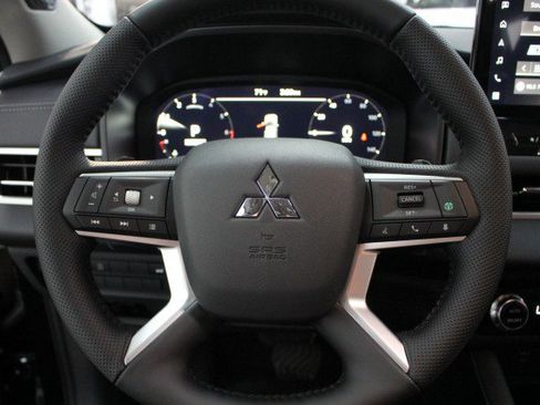 New 2026 Mitsubishi Outlander SE image 8