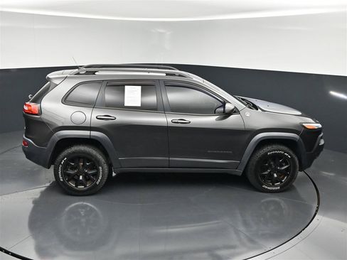 Used 2015 Jeep Cherokee Trailhawk w/ Comfort/Convenience Group AWD/4WD image 23
