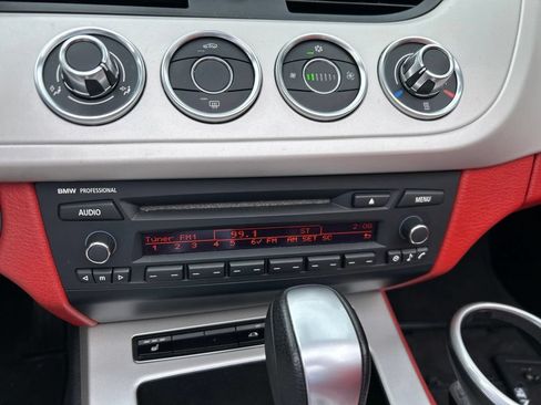 Used 2010 BMW Z4 sDrive30i RWD image 11
