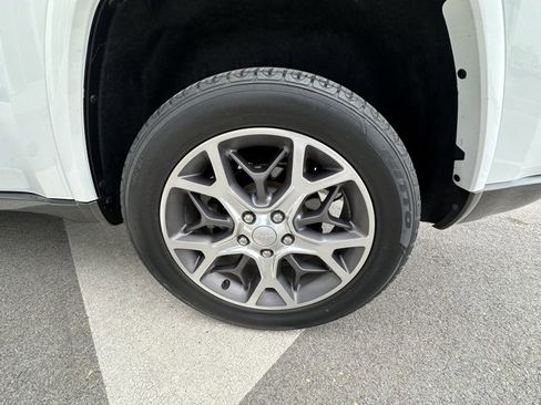 Used 2018 Jeep Grand Cherokee Limited image 10