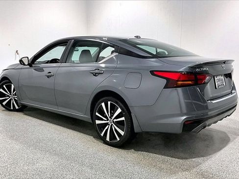 Used 2021 Nissan Altima 2.5 SR w/ SR Premium Package image 4