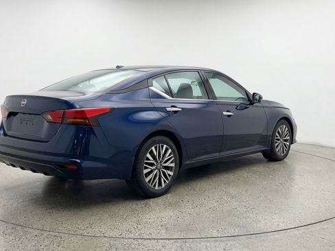 Used 2025 Nissan Altima 2.5 SV image 9