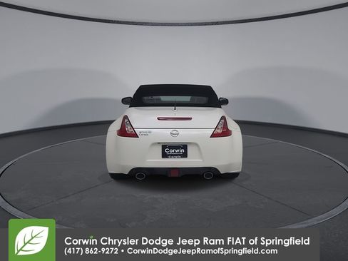 Used 2019 Nissan 370Z Touring RWD image 13
