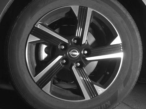 Used 2025 Nissan Sentra SV FWD image 15
