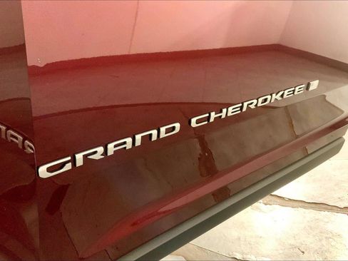Used 2025 Jeep Grand Cherokee Limited AWD/4WD image 8
