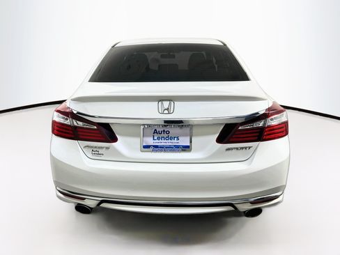 Used 2017 Honda Accord Sport image 6