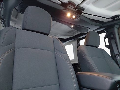 Used 2025 Jeep Wrangler Willys image 15