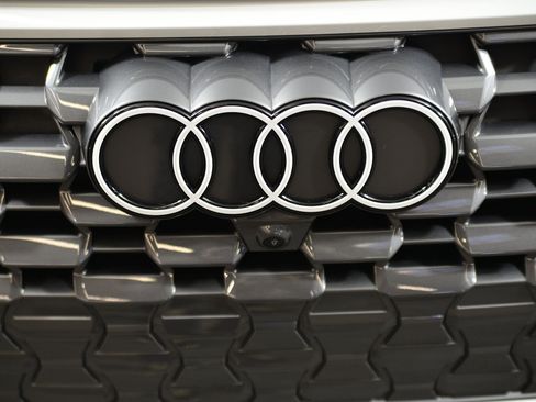 Certified 2025 Audi Q5 Premium w/ Convenience Package image 15